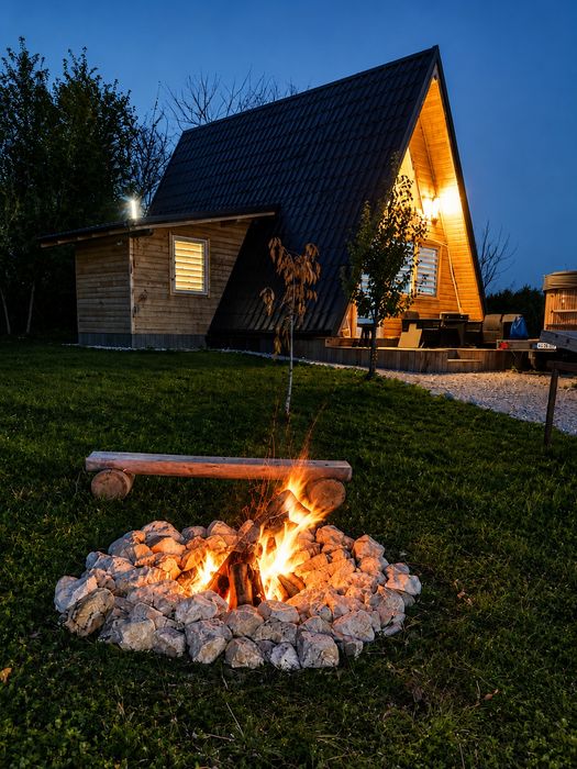 YRA Cabană A-frame cu ciubăr de inchiriat