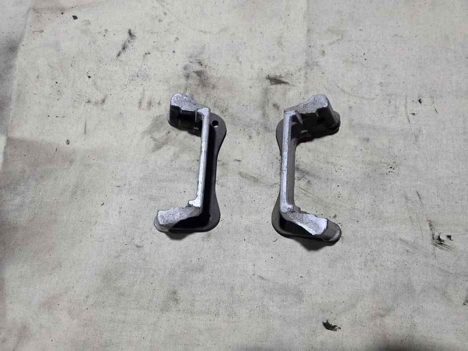 Продам кронштейны тормозных суппортов Нива