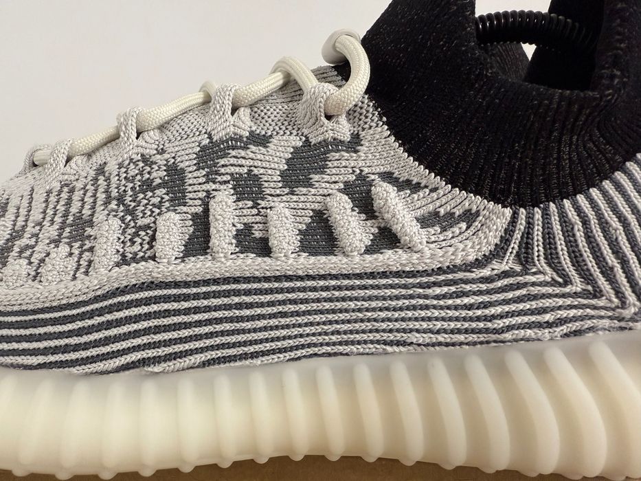 Vând Adidas yzy 350 v2 cmpct