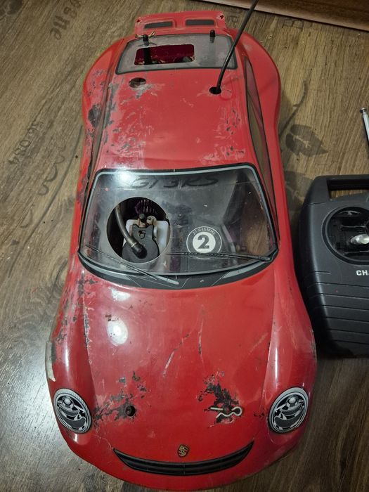 Masina de curse radiocomanda