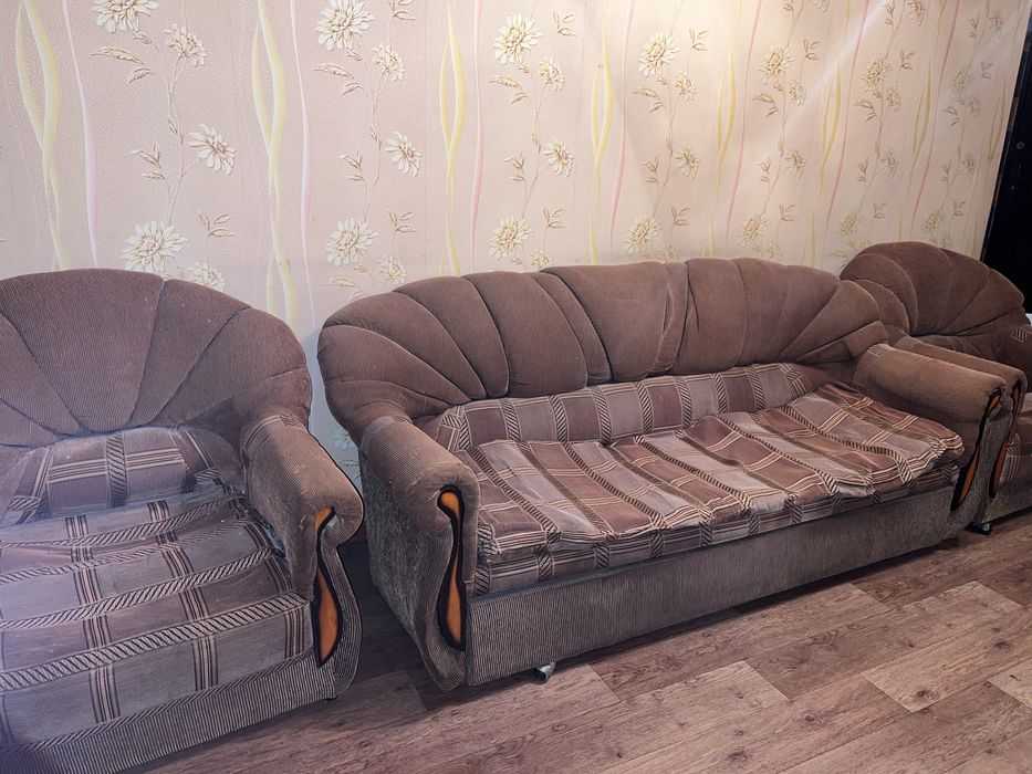 Отдам даром диван с креслами