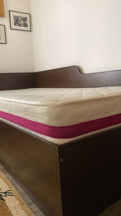 Vând pat o singură persoană