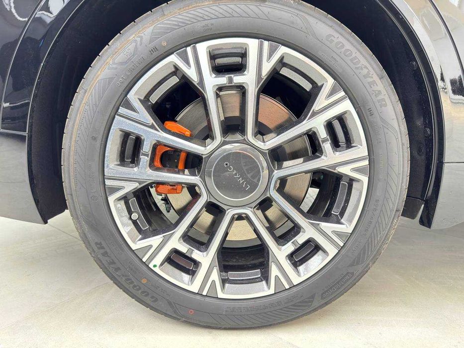 Lynk & Co 900 Ultra - гибридный кроссовер