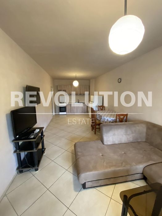 Дава се под наем Двустаен апартамент в Варна, Погреби - 70 кв.м за 448.8 € - Снимка #1