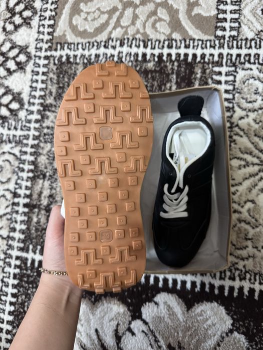 Продам новые кроссовки. Торг возможен