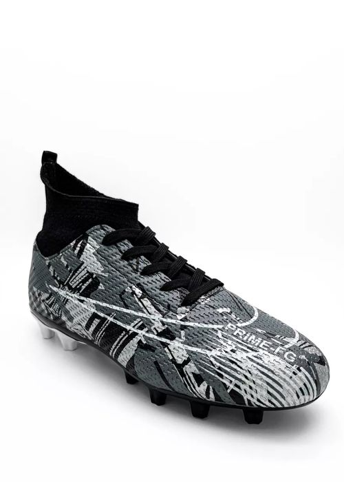 Бутцы с  шипами  футбольные