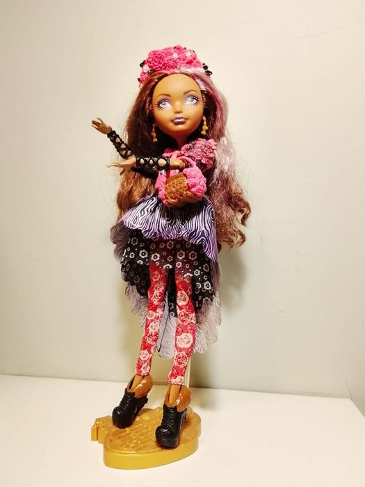 Продам куклу Ever after high