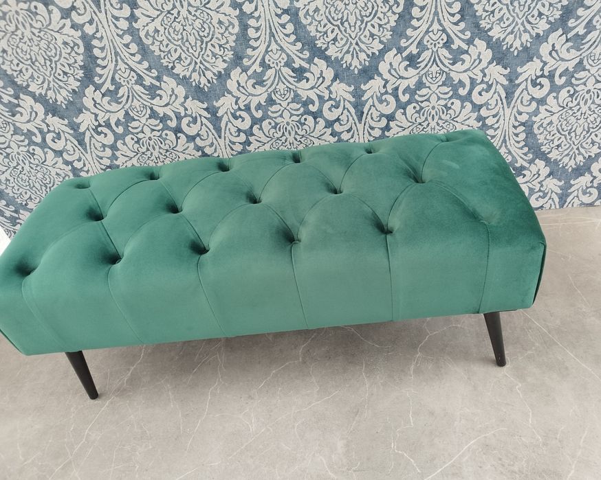 Vând băncuță tapițată Chesterfield din catifea verde
