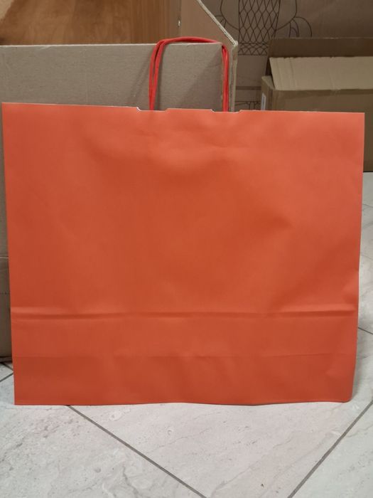 Vand pungi/sacose de hartie de culoare rosie, maner rasucit 50x41x14