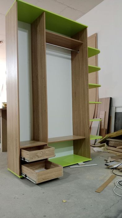 Мебел на заказ витрина магазин