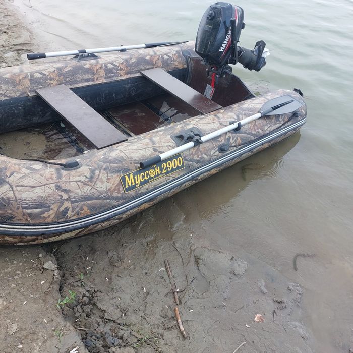 Продам лодку с мотором