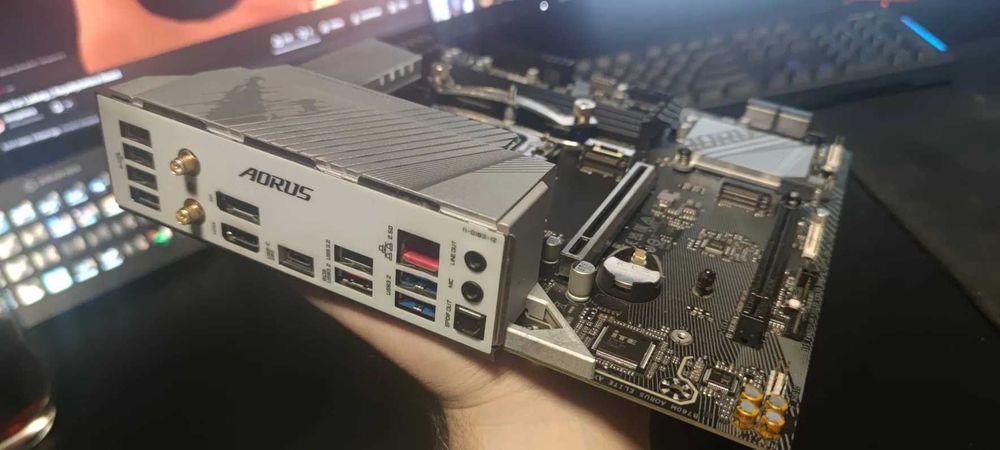 Procesor i9 13900K + Placa de baza GIGABYTE B760M AORUS ELITE AX