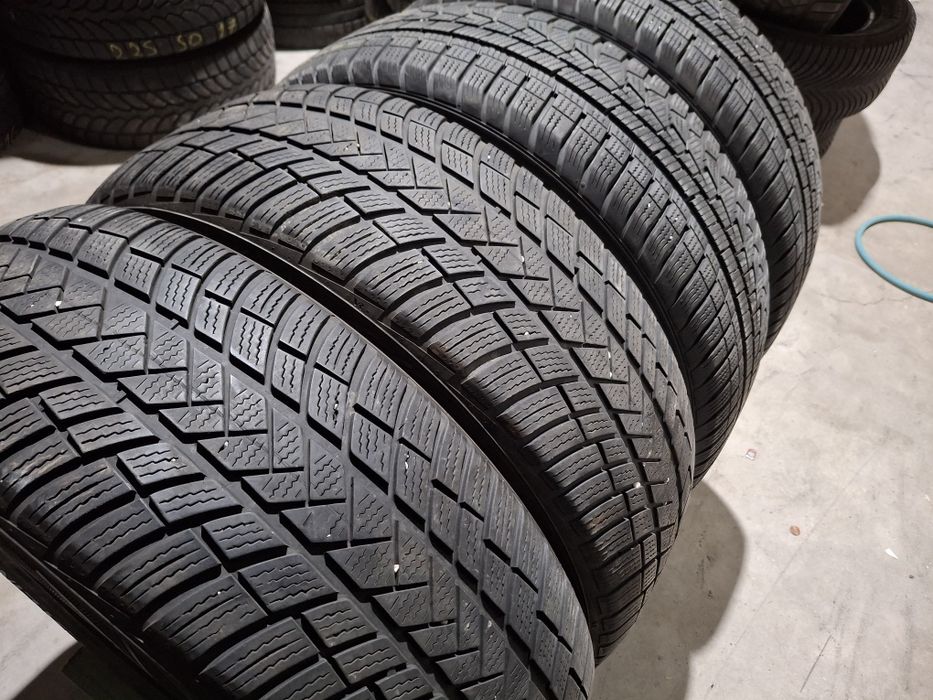 4 Anvelopele de iarnă 215 60 r17 Hankook si Vredestein