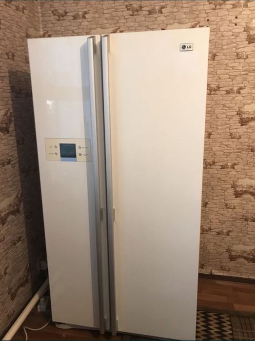 Продам Холодильник LG