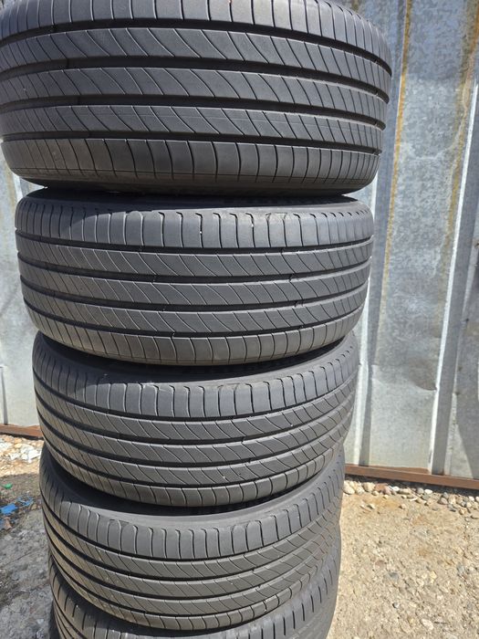 4бр. 235 45 18 Michelin летни.