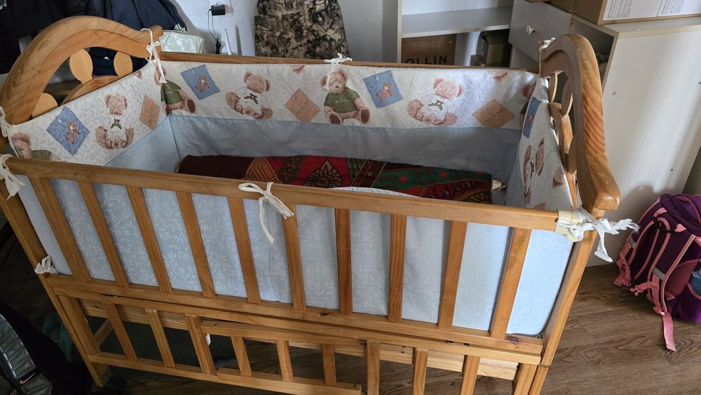 Продам детскую кроватку за 3000