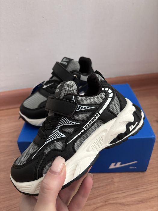 Продам кроссовки детские