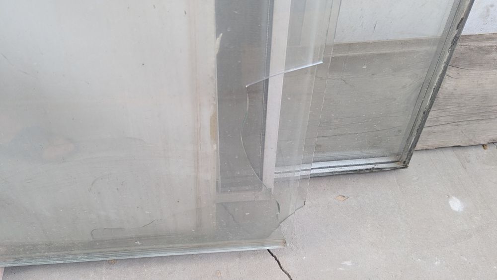 Отдам стекло бесплатно с самовывозом