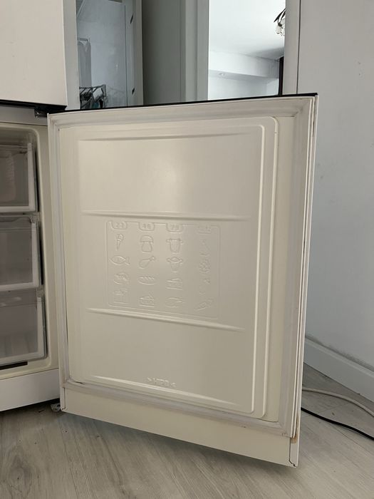 Продам холодильник indesit