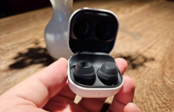 Продам наушники samsung buds fe