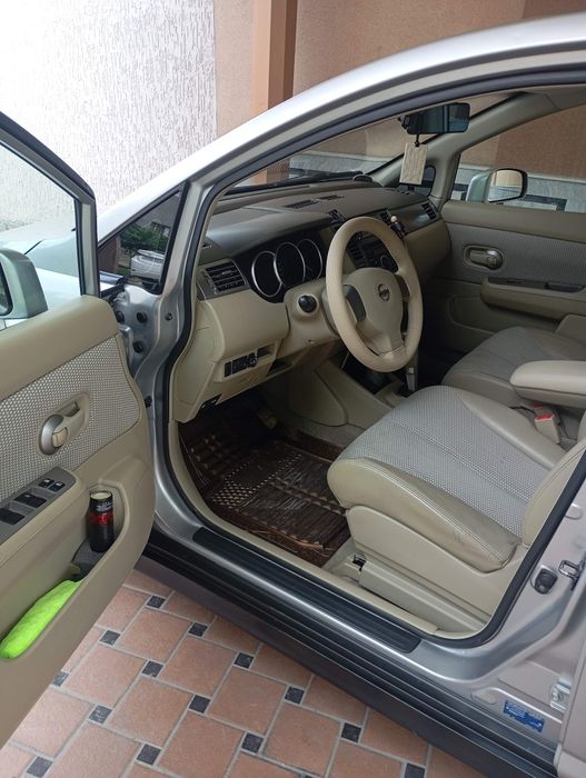 Nissan Tiida SE  Japan