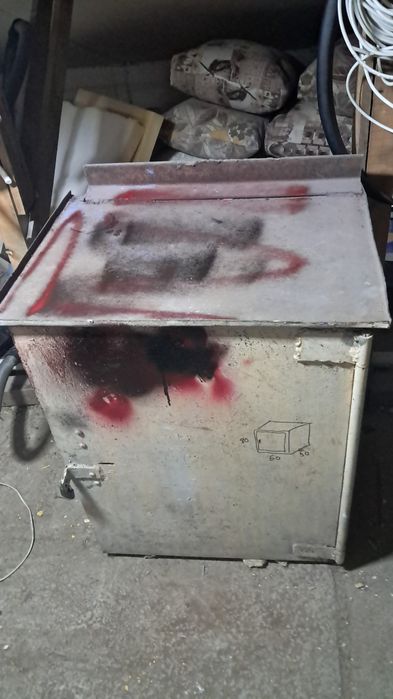 Продам сейф 80×60×50 см две полки