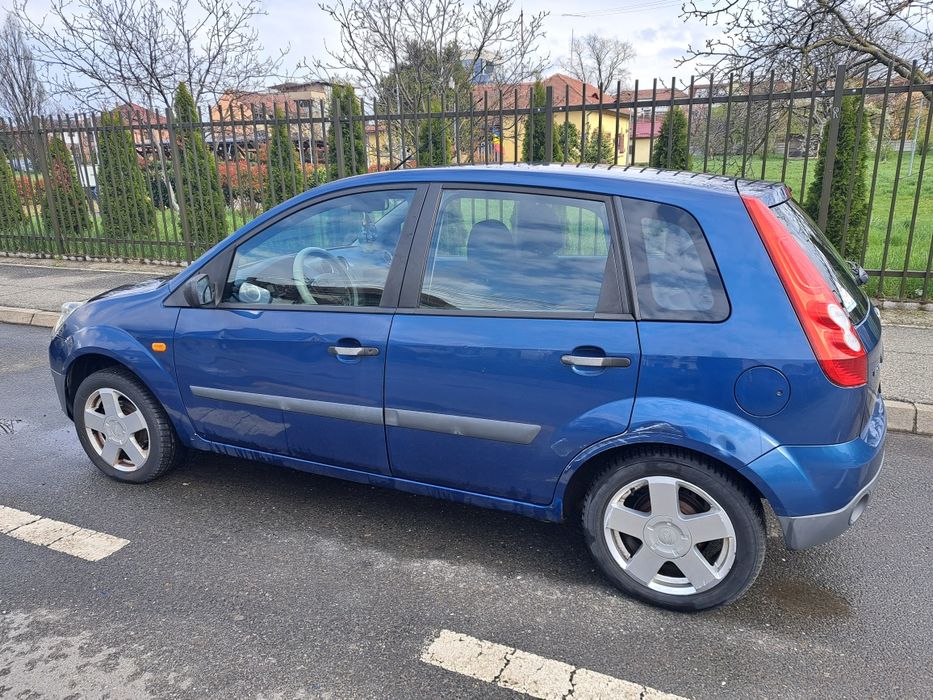 Vând Ford Fiesta