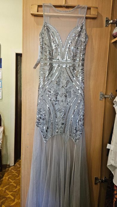 Продам новое вечернее платье