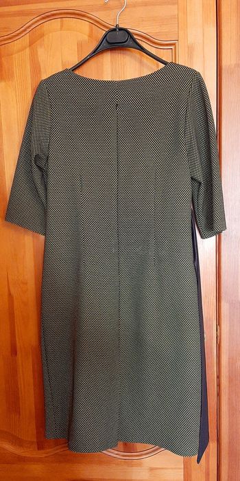 Платье с черным поясом 48 размер