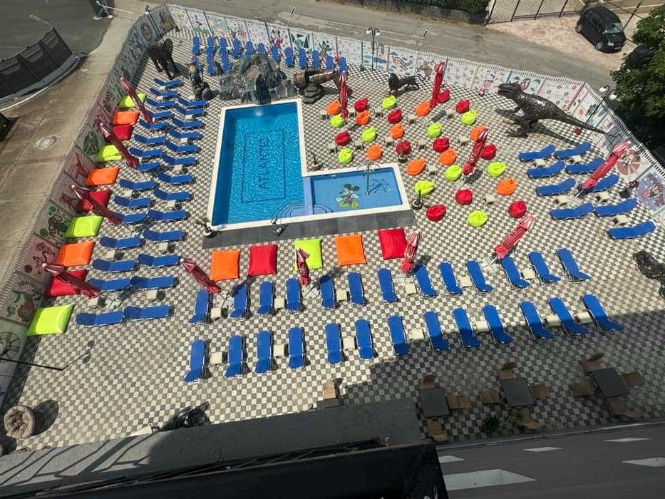 Executam piscine publice si rezidentiale , saune umede si uscate, etc