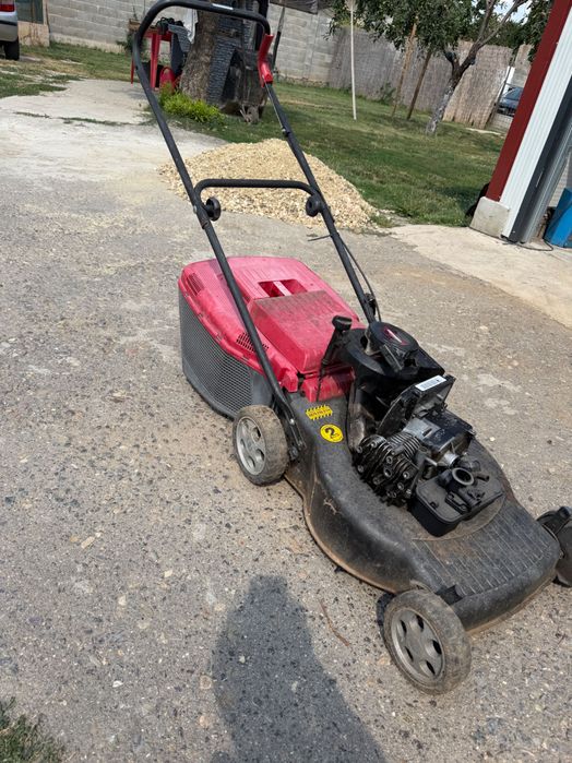 Продавам бензинова косачка Briggs & Stratton – за части или ремонт