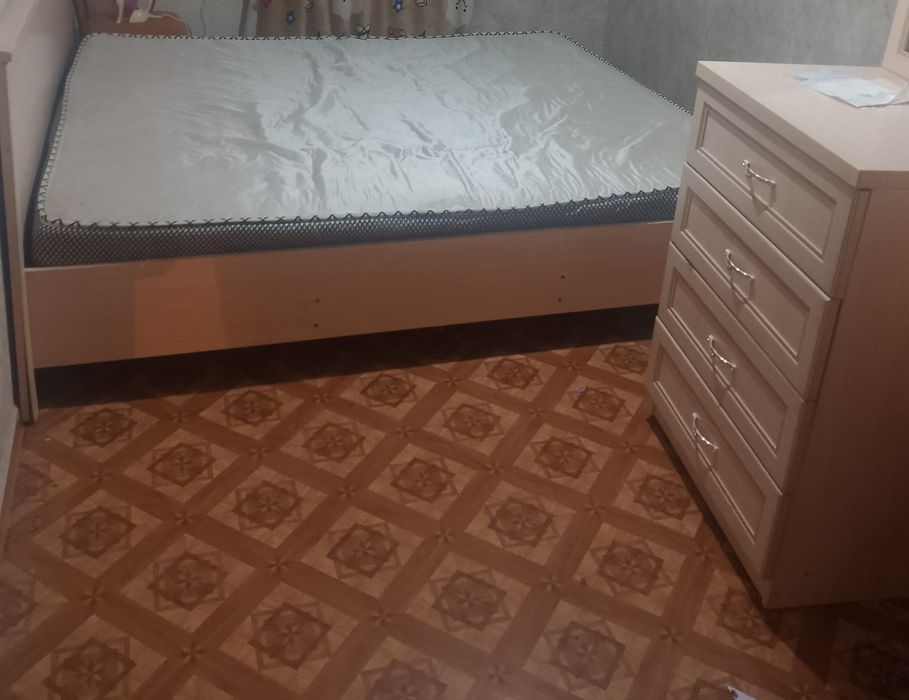 Продам спальный гарнитур