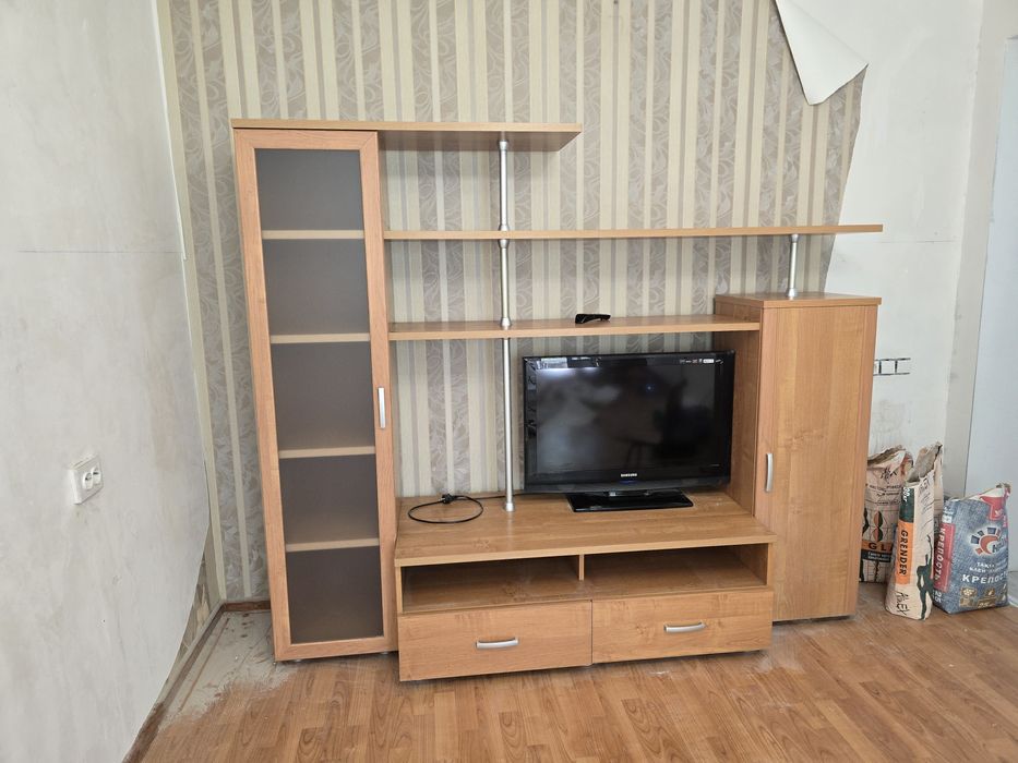 Продам  горку с телевизором
