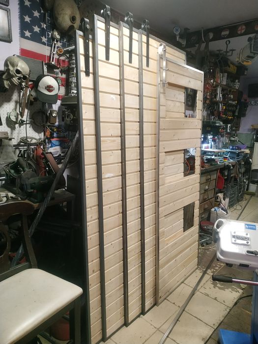 Врата / тънко висящо крило от дърво и метал