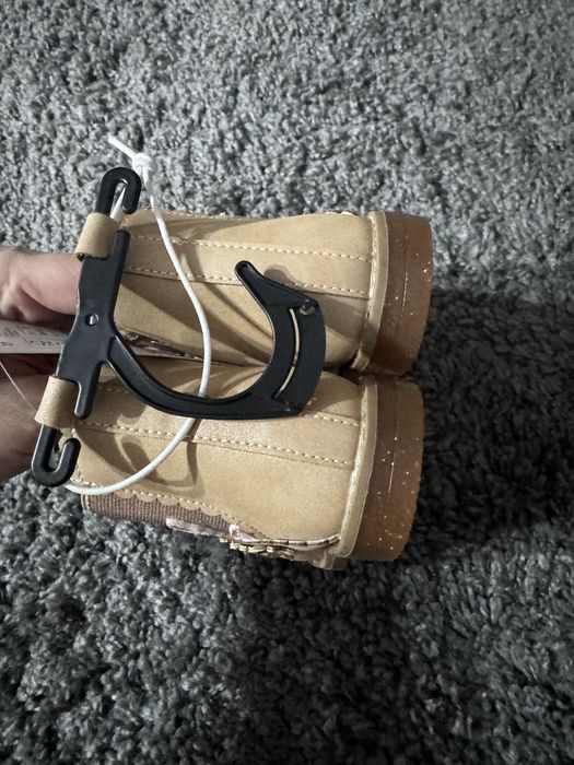 Botine noi cu eticheta:Fred&Flo marimi dispon:22,23,24,25,26,27,28