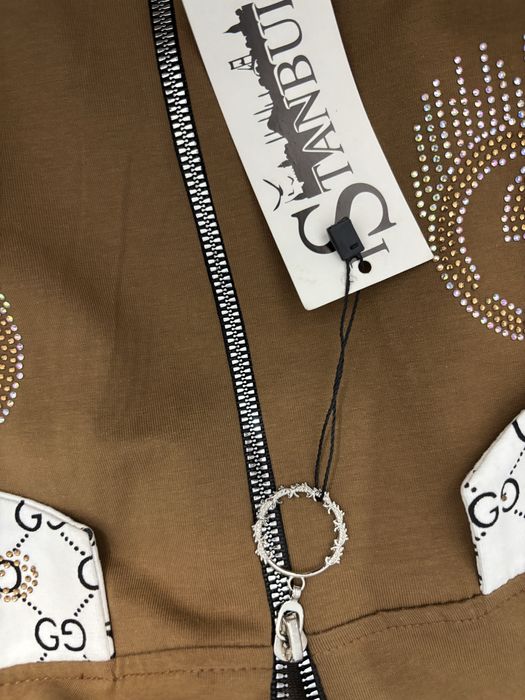 Продается спортивный костюм