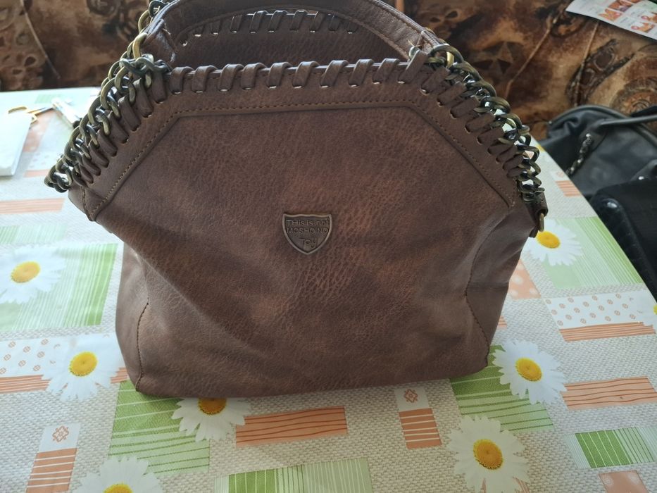 Кожена чанта       .