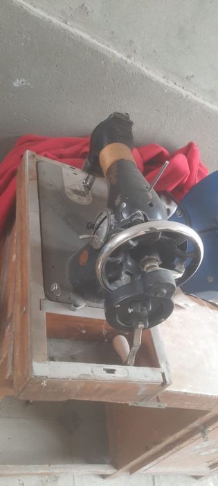 Продам советскую швейную машину