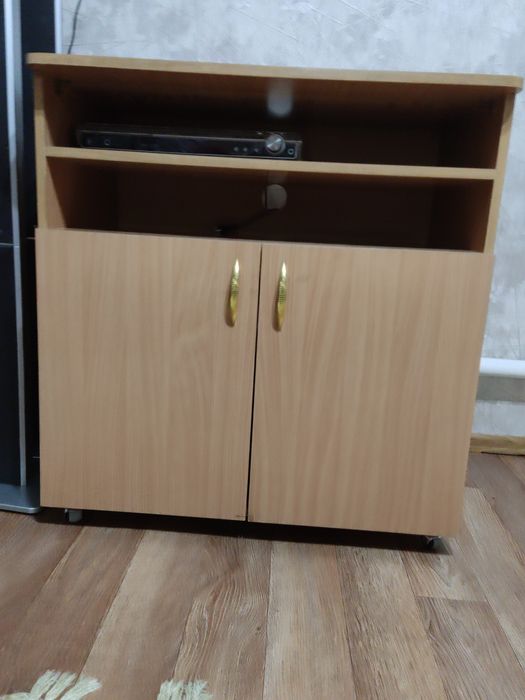 Тумбочка.          .