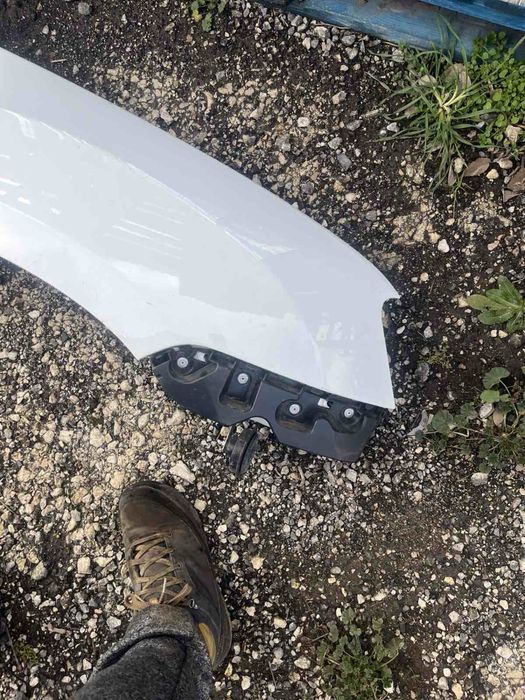 Десен калник Dacia duster 2015g оригинален бял както го виждате