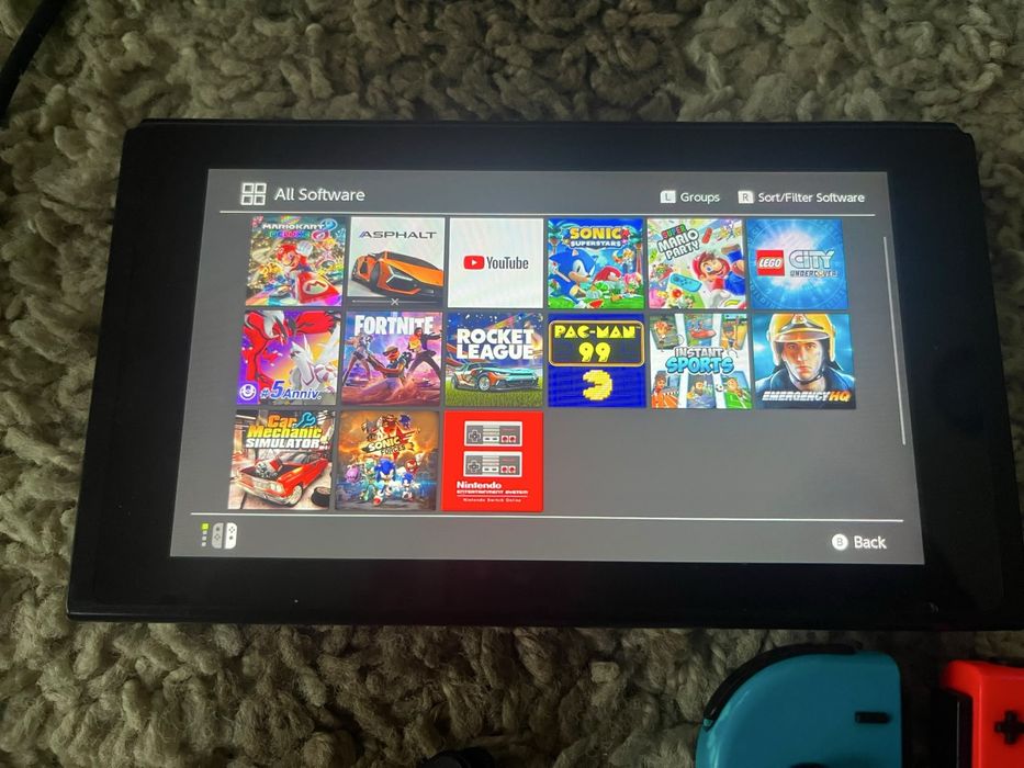 Nintendo switch + 13 jocuri + volan si accesorii