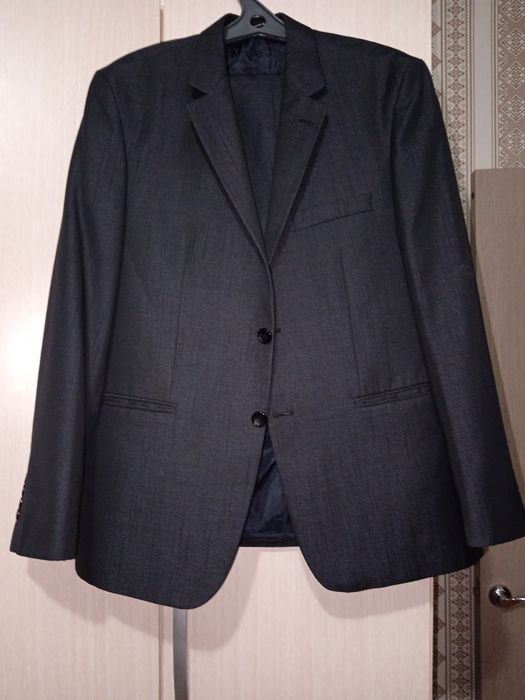 Продаётся мужской костюм