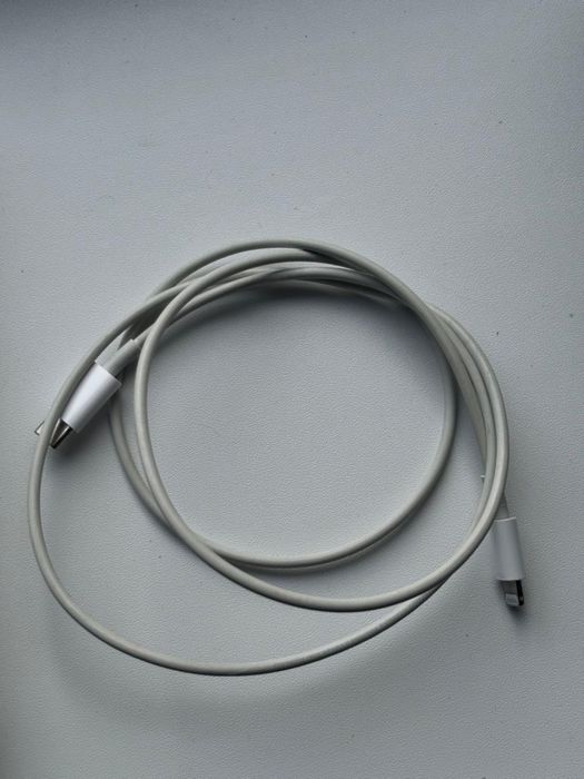 Продам IPhone se3