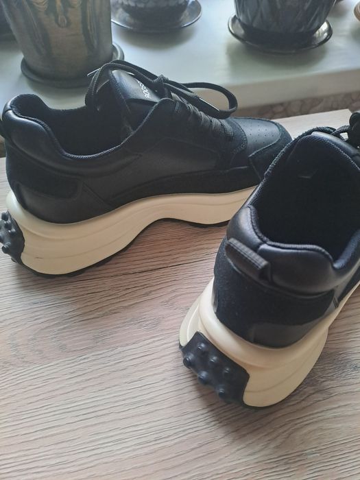 Кроссовки женские