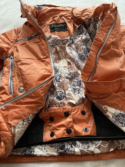 Лыжный костюм продаётся