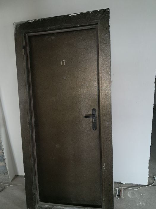 Продам металлический дверь