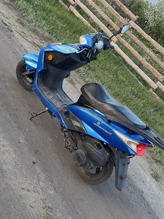 Продам скутер 150 кубов