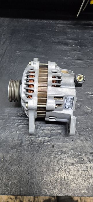 Генератор Subaru 2х контактный.