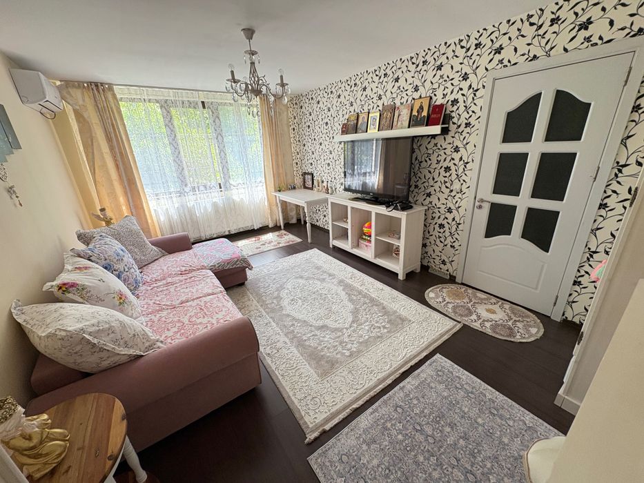 Apartament cu 3 camere in zona Berceni (Straja)