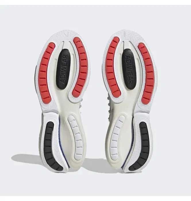 Новые кроссовки Adidas Alphaboost V1